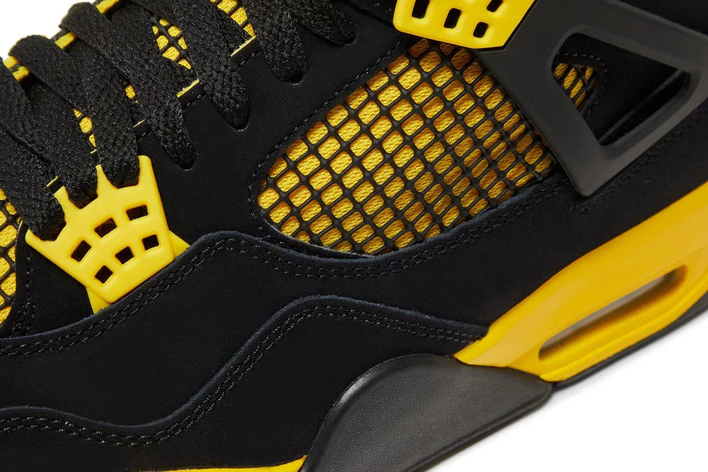 Air Jordan 4 Retro "Thunder (2023)"